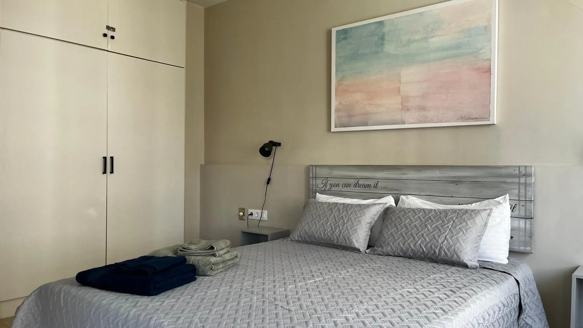 Precioso y tranquilo apartamento zona alta Diagonal Barcelona 0*,  España